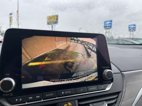 Used 2025 Nissan Altima 2.5 SV image 25