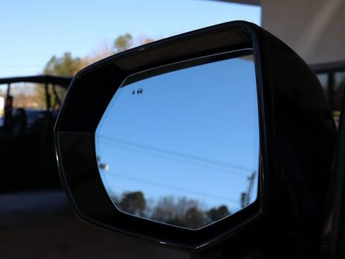 Used 2021 GMC Yukon Denali w/ Denali Premium Package image 13