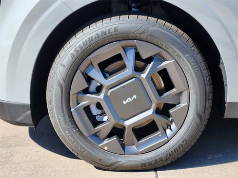 New 2026 Kia Carnival EX image 7