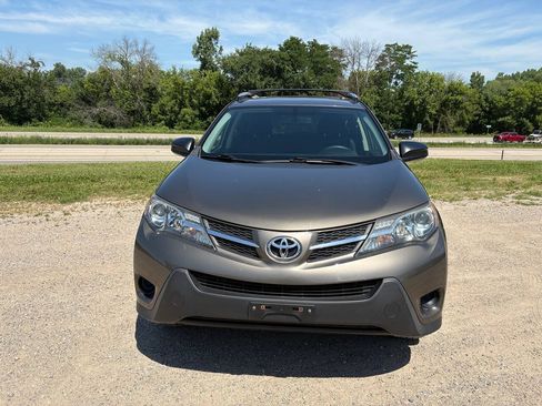 Used 2015 Toyota RAV4 LE AWD/4WD image 2
