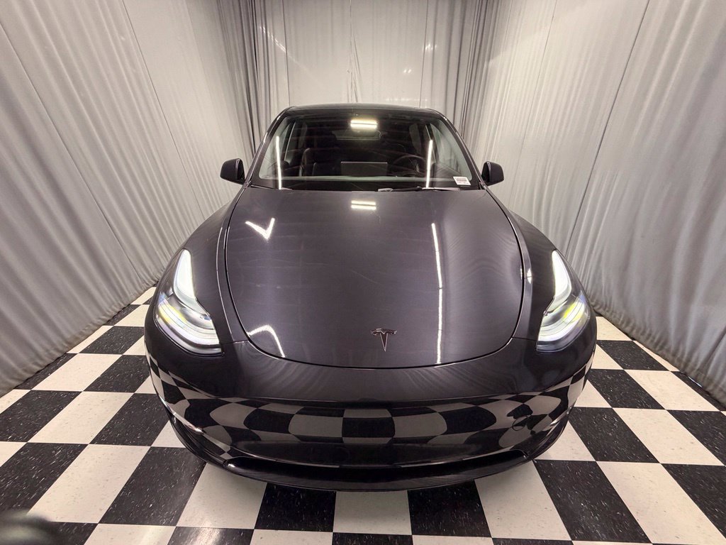 Used 2024 Tesla Model Y Long Range AWD/4WD image 2