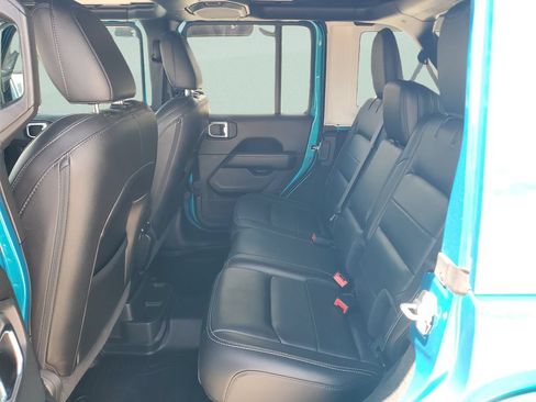Used 2019 Jeep Wrangler Unlimited Sahara AWD/4WD image 10