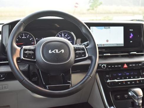 Certified 2023 Kia Carnival EX FWD image 19