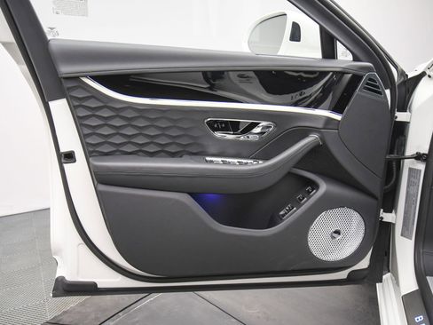 New 2025 Bentley Flying Spur Plug-In Hybrid image 41