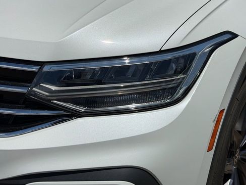 Used 2023 Volkswagen Tiguan SE w/ Panoramic Sunroof Package FWD image 10