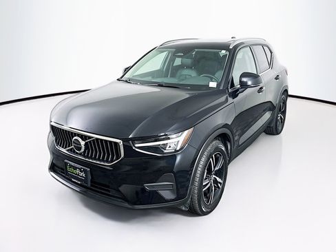 Used 2025 Volvo XC40 B5 Core AWD/4WD image 3