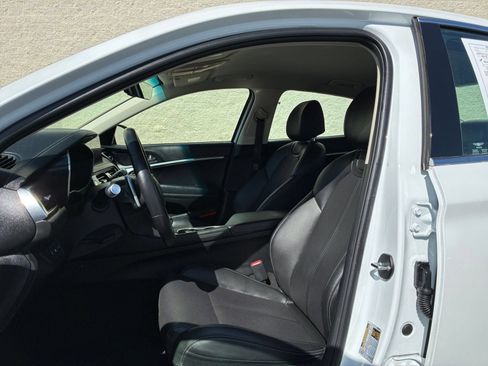Used 2026 Genesis G70 2.5T RWD image 29