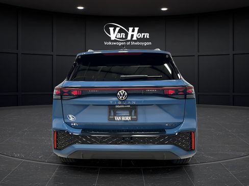 Used 2025 Volkswagen Tiguan SEL R-Line AWD/4WD image 6