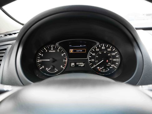 Used 2015 Nissan Altima 2.5 SV w/ Convenience Package image 16