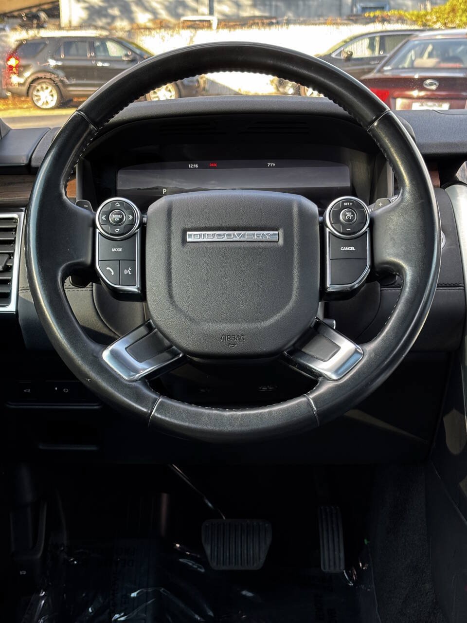 Used 2018 Land Rover Discovery HSE AWD/4WD image 20