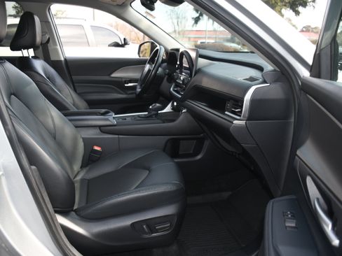 Certified 2024 Toyota Grand Highlander XLE image 20