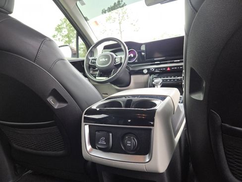 Used 2022 Kia Carnival SX image 26