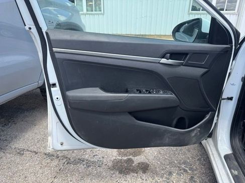 Used 2020 Hyundai Elantra SE w/ Cargo Package (C1) FWD image 7
