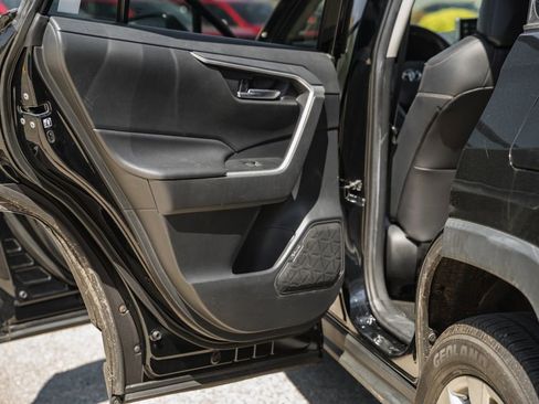 Used 2019 Toyota RAV4 XLE Premium w/ Cold Weather Package AWD/4WD image 39
