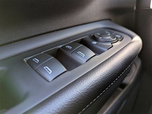 Used 2024 GMC Terrain SLT image 19