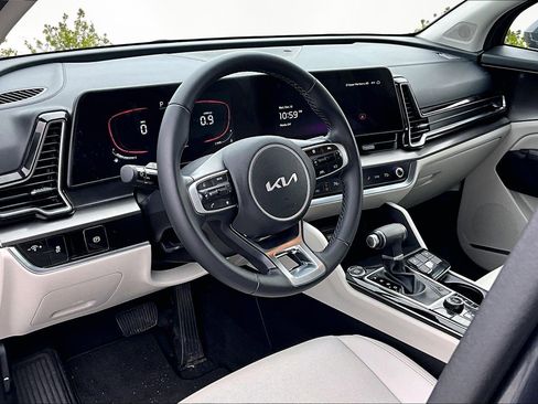 Used 2025 Kia Sportage EX image 14