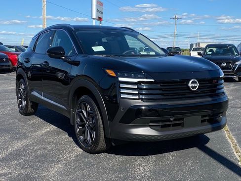 New 2025 Nissan Kicks SR image 2