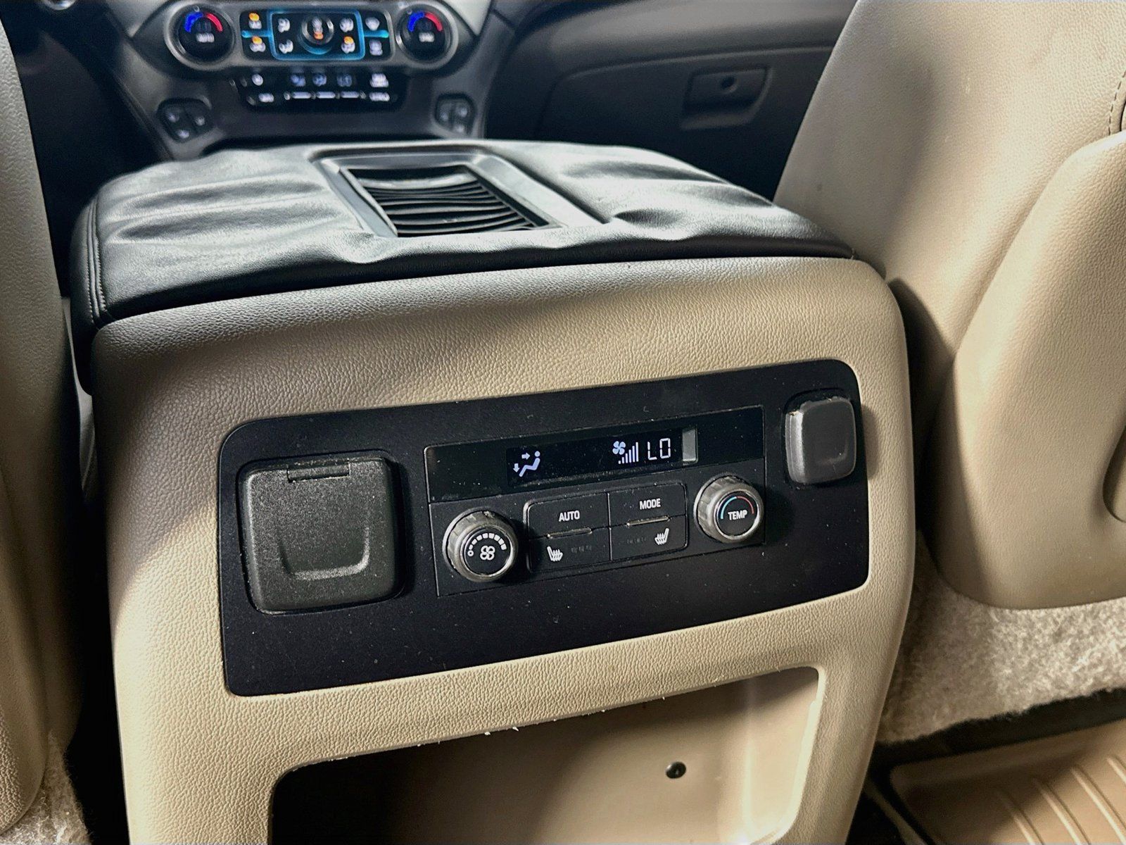Used 2015 Chevrolet Suburban LTZ w/ Texas Edition RWD image 26