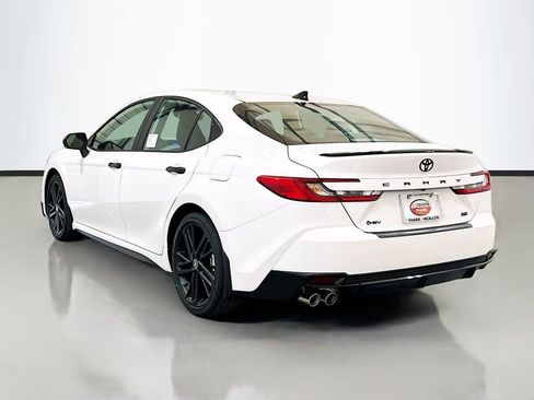 New 2026 Toyota Camry Hybrid FWD image 6