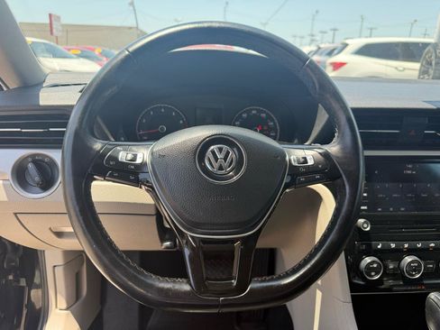 Used 2020 Volkswagen Passat 2.0T SE w/ Sunroof Package FWD image 16