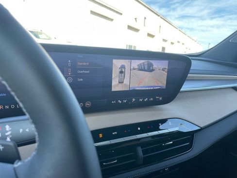 Used 2025 Buick Enclave Preferred image 17