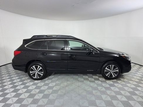 Used 2018 Subaru Outback 2.5i Limited AWD/4WD image 4