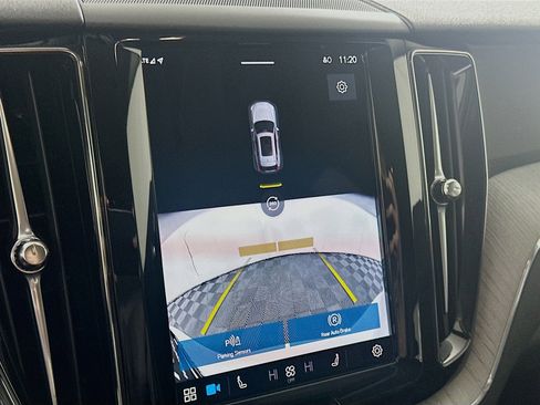 Used 2025 Volvo XC60 B5 Plus image 21