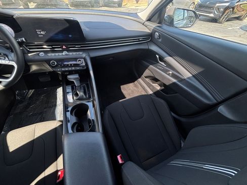 Used 2025 Hyundai Elantra SEL image 41