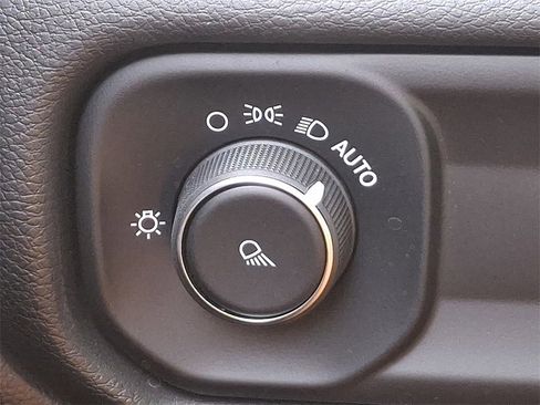 Used 2024 RAM 2500 Tradesman w/ Chrome Appearance Group image 21