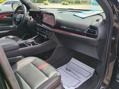 Certified 2024 Chevrolet Traverse RS AWD/4WD image 32