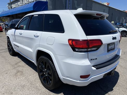 Used 2017 Jeep Grand Cherokee Altitude AWD/4WD image 12