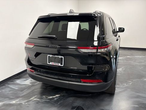 Used 2023 Jeep Grand Cherokee Altitude image 6