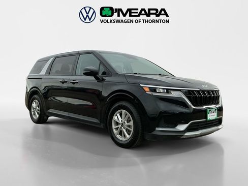 Used 2024 Kia Carnival LX image 7