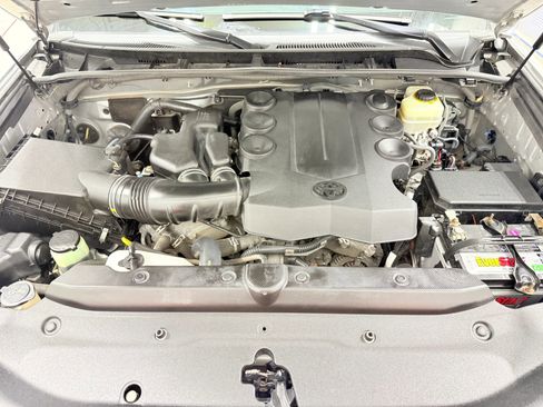 Used 2015 Toyota 4Runner Limited image 37