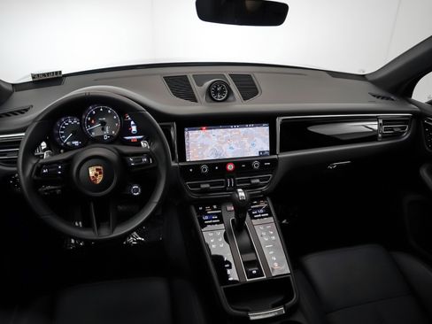 Certified 2025 Porsche Macan S image 19
