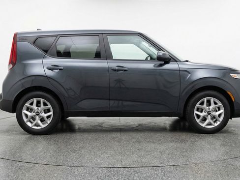 Used 2025 Kia Soul LX w/ LX Technology Package FWD image 11