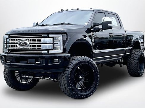 Used 2019 Ford F250 Platinum w/ Platinum Ultimate Package AWD/4WD image 3