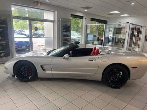 Used 2001 Chevrolet Corvette Convertible w/ Preferred Equipment Group2 RWD image 7