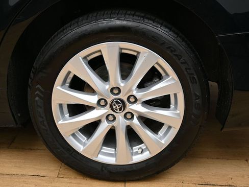 Used 2018 Toyota Camry LE FWD image 12