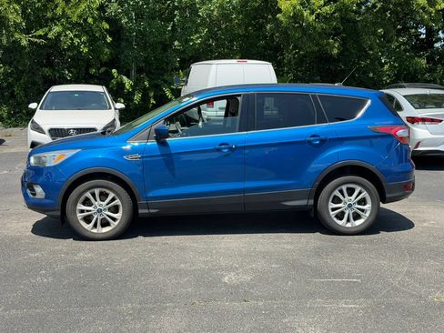 Used 2017 Ford Escape SE w/ SE Cold Weather Package FWD image 3