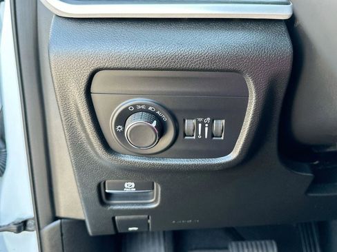 Used 2024 Jeep Grand Cherokee L Altitude image 25