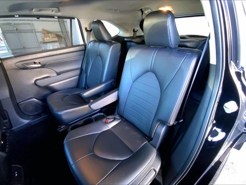 Used 2024 Toyota Highlander XLE image 21