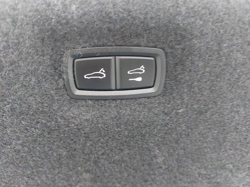 Certified 2020 Porsche Taycan image 15