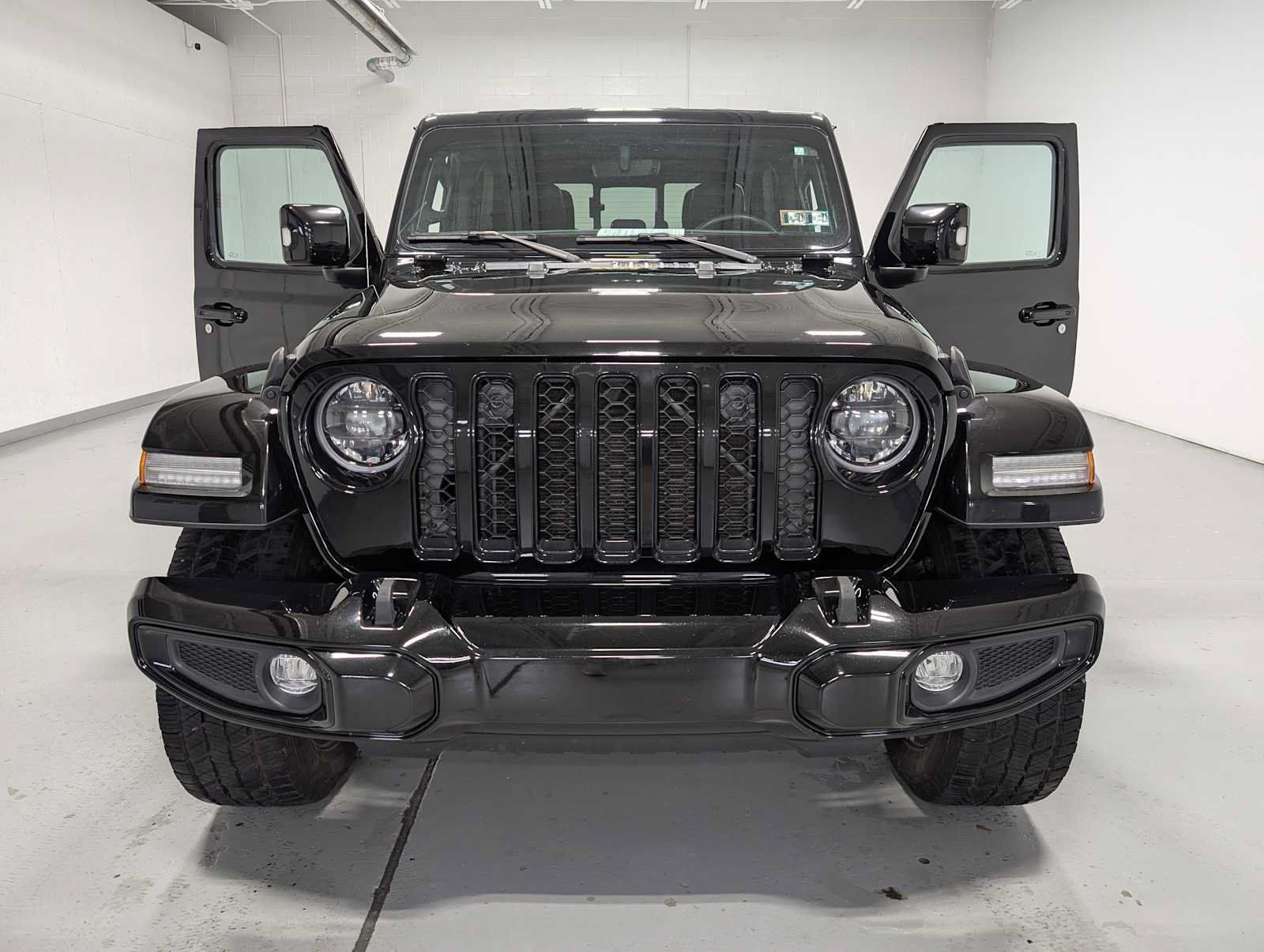 Used 2023 Jeep Gladiator Overland AWD/4WD image 14