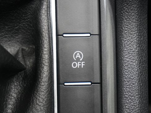 Used 2022 Volkswagen Tiguan SE AWD/4WD image 22