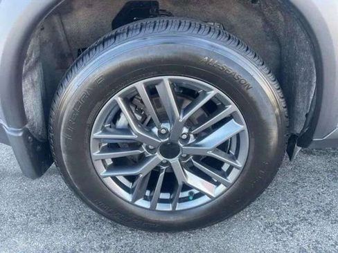 Used 2023 Nissan Rogue S image 12