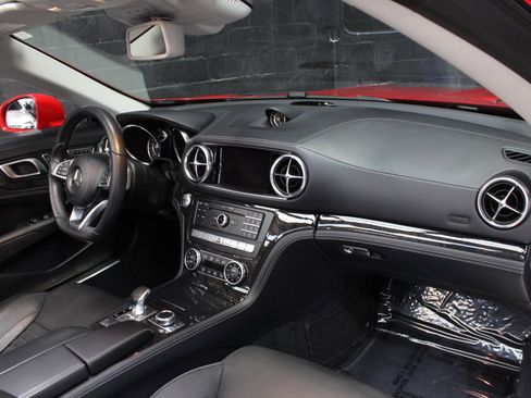 Used 2017 Mercedes-Benz SL 550 image 45