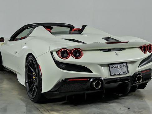 Used 2022 Ferrari F8 Tributo image 10