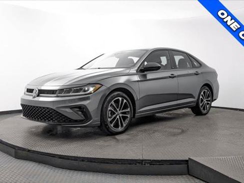 Used 2025 Volkswagen Jetta Sport FWD image 2