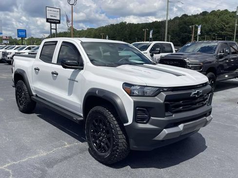 Certified 2024 Chevrolet Colorado Trail Boss w/ Technology Package AWD/4WD image 6
